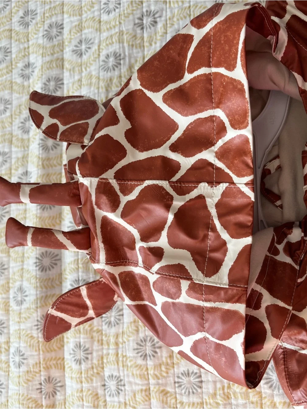 Cat & Jack Giraffe Print rain coat 5T unisex